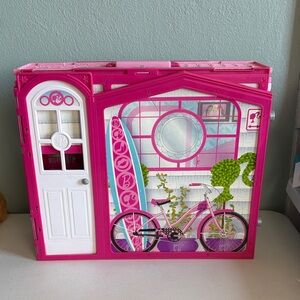 2009 Mattel Barbie Beach Vacation House Pink and White